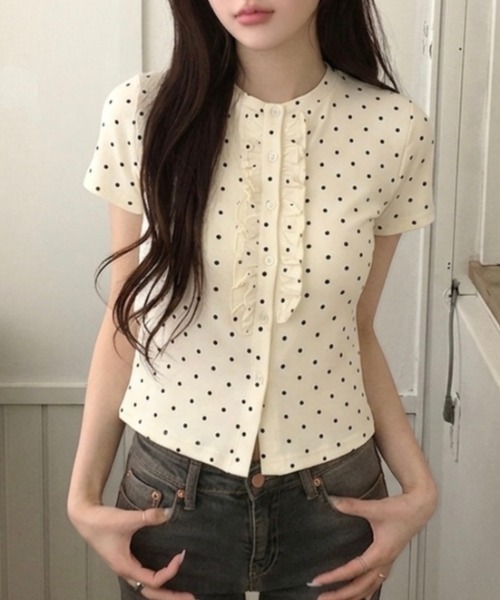 LADY LIKE（レディライク）の「【春夏新作】フロントフリル丸首半袖トップス（Tシャツ/カットソー・レディース・グレー/ブラック/ライトベージュ/ホワイト・M）」の4枚目の写真