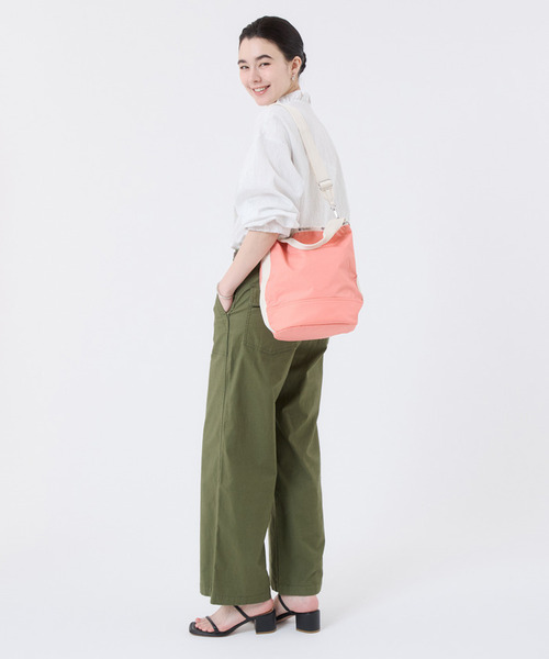 LeSportsac(レスポートサック)の「CONVERTIBLE BUCKET BAG コーラルパンチ/メレンゲ(ショルダーバッグ・レディース・ピンク・FREE)」の3枚目の写真