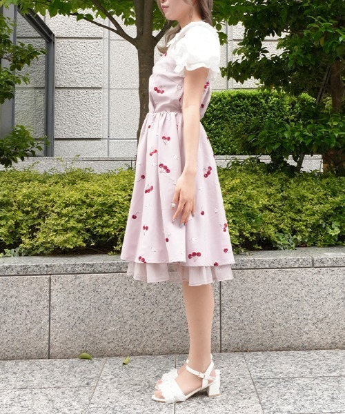 axes femme POETIQUE（アクシーズファムポエティック）の「チェリー×ローズ刺繍ＪＳＫ（ワンピース・レディース・ブラック/キナリ/ピンク・MEDIUM）」の5枚目の写真