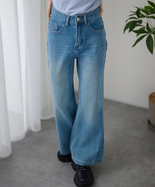 DAYRA(デイラ)の「ハイウエスト フレア ワイド デニム パンツ(デニムパンツ・レディース・グレイッシュベージュ/ブルー・XL/L/M/S)」の17枚目の写真