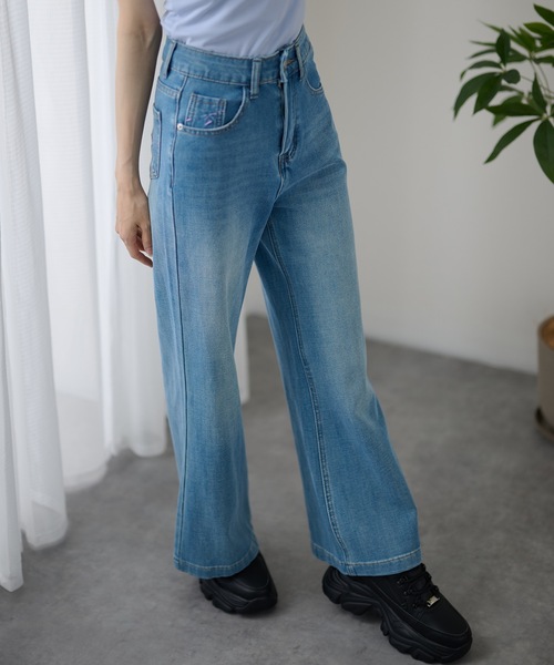 DAYRA(デイラ)の「ハイウエスト フレア ワイド デニム パンツ(デニムパンツ・レディース・グレイッシュベージュ/ブルー・XL/L/M/S)」の18枚目の写真