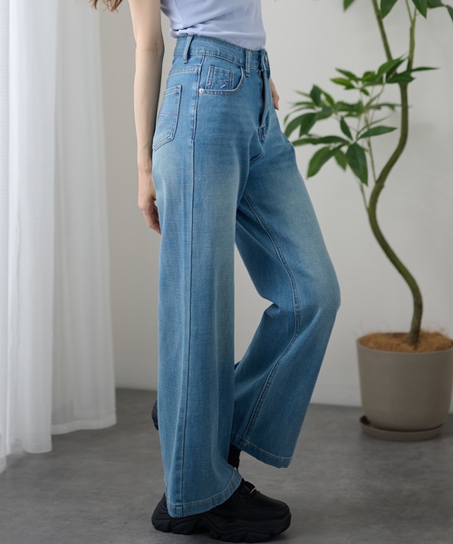 DAYRA(デイラ)の「ハイウエスト フレア ワイド デニム パンツ(デニムパンツ・レディース・グレイッシュベージュ/ブルー・XL/L/M/S)」の9枚目の写真