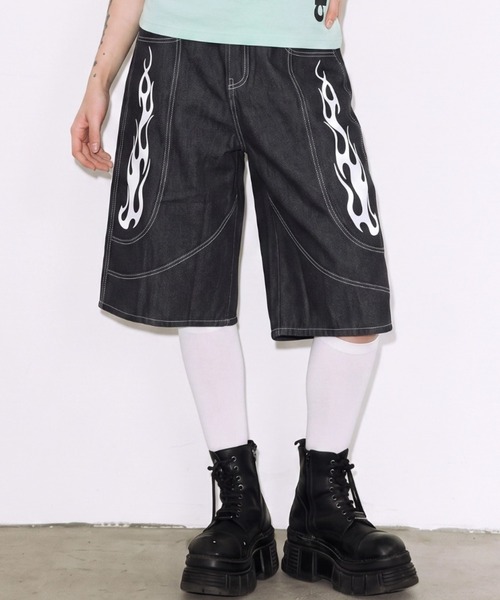 ARULE（アルール）の「A'GEM/9 × .kom 『ARULE/アルール』フレイムプリント デニムハーフパンツ（デニムパンツ・メンズ・ブラック・L）」の4枚目の写真
