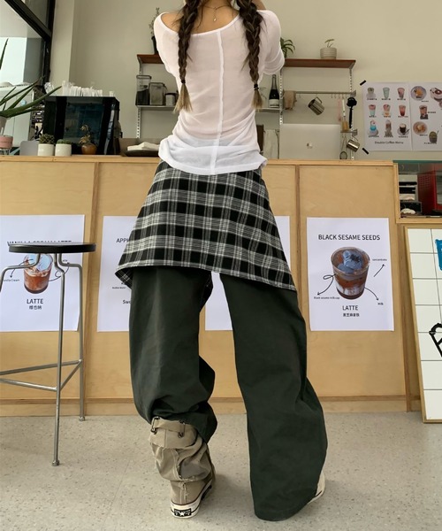 &soiree(アンドソワレ)の「チェックスカーフ付きセンター切り替えカーブパンツ(その他パンツ・レディース・ベージュ/チャコール・LARGE/MEDIUM/X-LARGE/SMALL)」の5枚目の写真