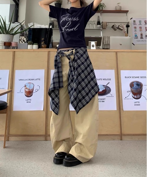 &soiree(アンドソワレ)の「チェックスカーフ付きセンター切り替えカーブパンツ(その他パンツ・レディース・ベージュ/チャコール・LARGE/MEDIUM/X-LARGE/SMALL)」の4枚目の写真