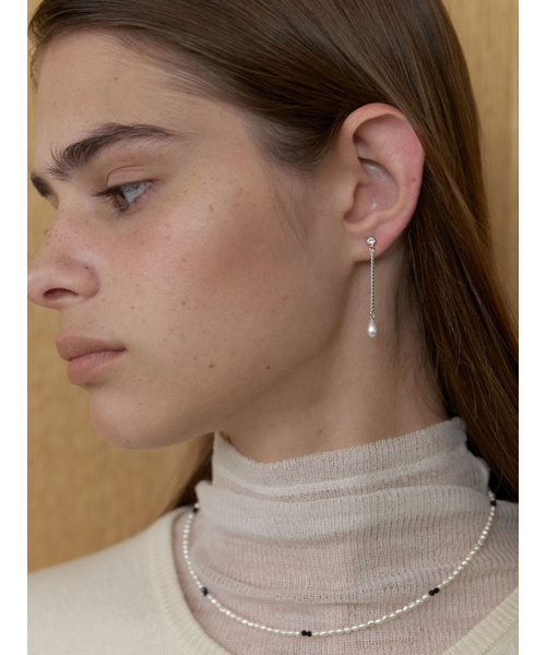 LOVE ME MONSTER(ラブミーモンスター)の「Pearl Drops Middle Earrings (L253MER020)(ピアス(両耳用)・レディース・シルバー×キュービック/シルバー・FREE)」の3枚目の写真