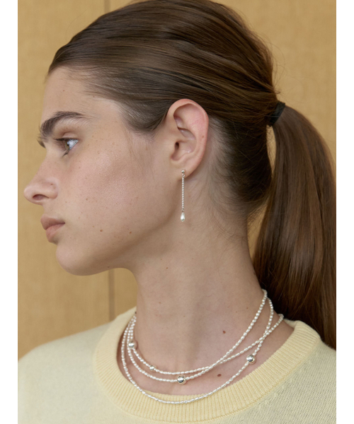 LOVE ME MONSTER(ラブミーモンスター)の「Pearl Drops Middle Earrings (L253MER020)(ピアス(両耳用)・レディース・シルバー×キュービック/シルバー・FREE)」の4枚目の写真