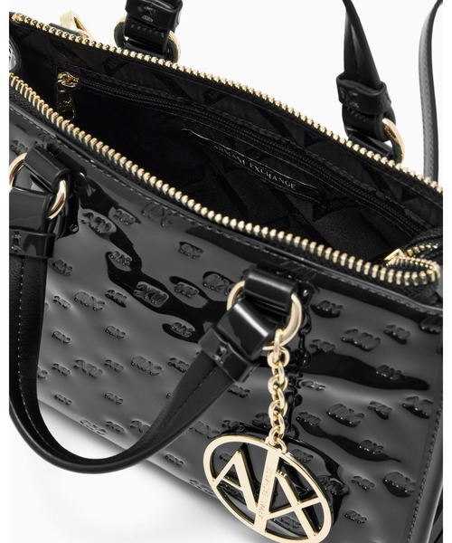 ARMANI EXCHANGE(アルマーニエクスチェンジ)の「【A|X アルマーニ エクスチェンジ】オールオーバーロゴ パテントスモールハンドバッグ(ハンドバッグ・レディース・ブラック・FREE)」の5枚目の写真