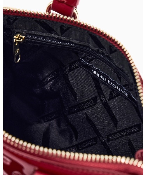 ARMANI EXCHANGE(アルマーニエクスチェンジ)の「【A|X アルマーニ エクスチェンジ】オールオーバーロゴ パテントスモールハンドバッグ(ハンドバッグ・レディース・ブラック・FREE)」の22枚目の写真