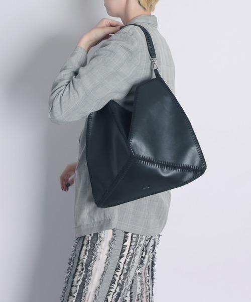 YArKA（ヤーカ）の「【YArKA/ヤーカ】real leather × knit embroidery drawstring 2way bag [kedd2] / レザー×ニット編2wayバッグ（ショルダーバッグ・メンズ・ブラック・FREE）」の12枚目の写真