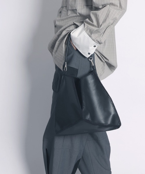 YArKA（ヤーカ）の「【YArKA/ヤーカ】real leather × knit embroidery drawstring 2way bag [kedd2] / レザー×ニット編2wayバッグ（ショルダーバッグ・メンズ・ブラック・FREE）」の13枚目の写真
