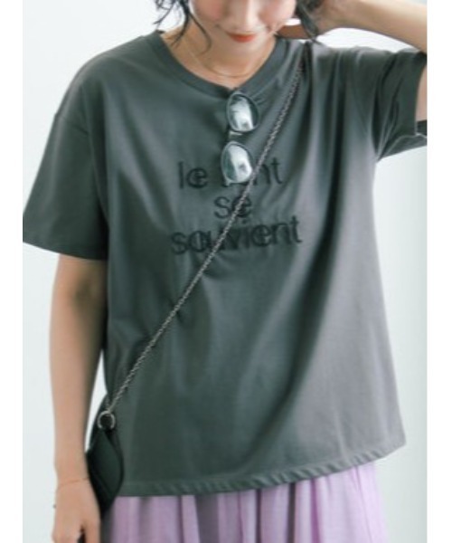 Te chichi(テチチ)の「【接触冷感】ステッチ刺繍ロゴレギュラーTシャツ(Tシャツ/カットソー・レディース・チャコールグレー/オフホワイト/レッド・F)」の3枚目の写真