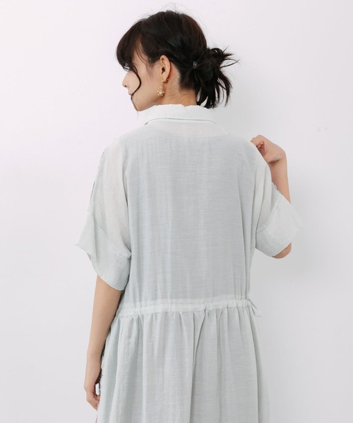ScoLar(スカラー)の「ScoLar(スカラー) ステンドグラス風花柄シャツワンピース(シャツワンピース・レディース・グリーン/チャコールグレー・MEDIUM)」の9枚目の写真
