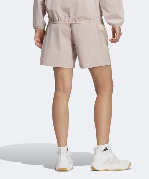 adidas(アディダス)の「トレーニング エッセンシャルズ プラス ルーズフィット ストレッチ ウーブン ショーツ / ハーフパンツ / アディダス adidas(その他パンツ・レディース・ベージュ・XX-LARGE/LARGE/MEDIUM/SMALL/X-LARGE)」の2枚目の写真