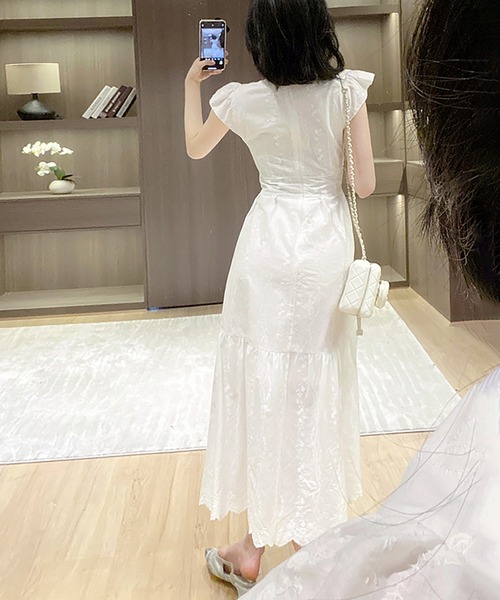 Girly Doll(ガーリードール)の「パフスリーブVネックワンピース(ワンピース・レディース・ホワイト・M/L)」の3枚目の写真