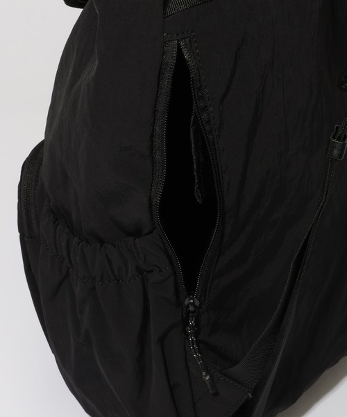 MUCENT(ムセント)の「【MUCENT/ムセント】NOVE WIDE POCKET BACK PACK UNISEX/ノーブ ワイドポケットバックパック(バックパック/リュック・レディース・ブラック・FREE)」の2枚目の写真