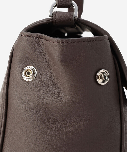 ORCIVAL(オーシバル)の「ORCIVAL | 2WAY レザー ショルダーバッグ UNISEX(ショルダーバッグ・レディース・ブラック/ダークブラウン・-)」の10枚目の写真