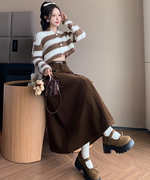 Aelina(エリナ)の「ハイウエストシンプルコーデュロイスカート(スカート・レディース・ブラック/ブラウン/レッド・M/L)」の14枚目の写真