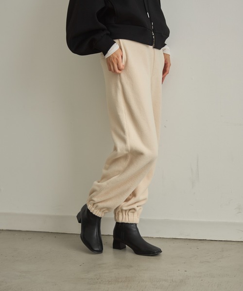 Trish(トリッシュ)の「フリースバルーンパンツ(その他パンツ・レディース・チャコールグレー/アイボリー/ブラウン・MEDIUM)」の8枚目の写真