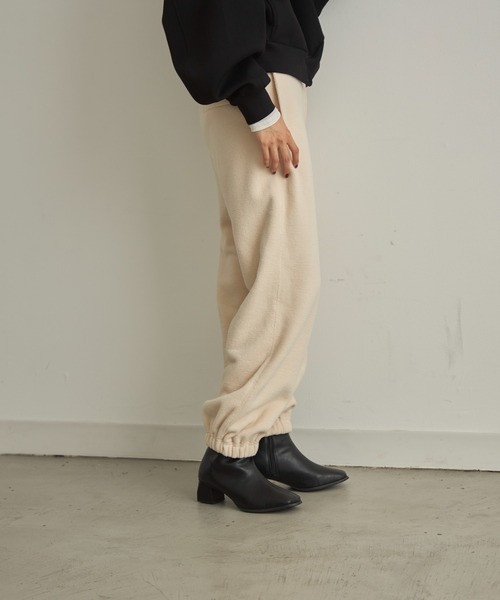 Trish(トリッシュ)の「フリースバルーンパンツ(その他パンツ・レディース・チャコールグレー/アイボリー/ブラウン・MEDIUM)」の10枚目の写真