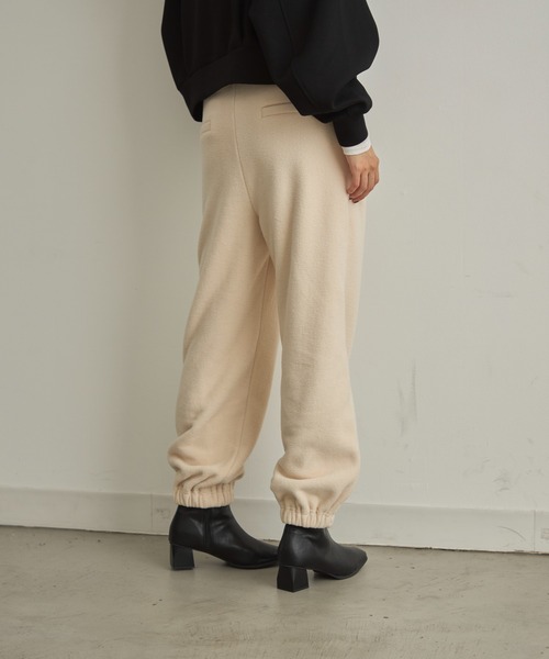 Trish(トリッシュ)の「フリースバルーンパンツ(その他パンツ・レディース・チャコールグレー/アイボリー/ブラウン・MEDIUM)」の11枚目の写真