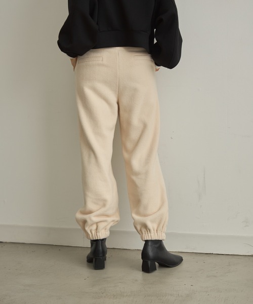 Trish(トリッシュ)の「フリースバルーンパンツ(その他パンツ・レディース・チャコールグレー/アイボリー/ブラウン・MEDIUM)」の12枚目の写真