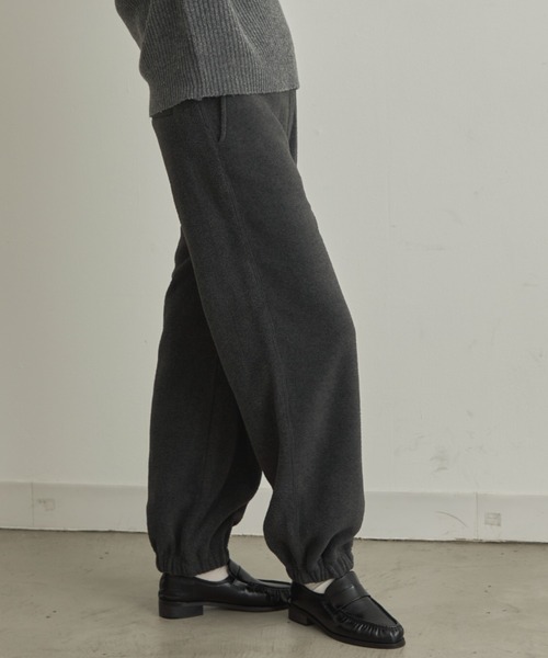 Trish(トリッシュ)の「フリースバルーンパンツ(その他パンツ・レディース・チャコールグレー/アイボリー/ブラウン・MEDIUM)」の21枚目の写真