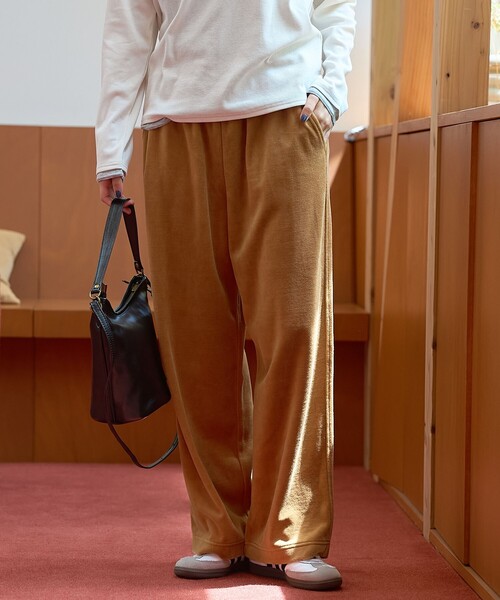 coen(コーエン)の「フェレットライクベロアイージーワイドパンツ(その他パンツ・レディース・ケリーグリーン/ベージュ/グレー/ダークブラウン/ブラック/ナチュラル・M/L)」の4枚目の写真