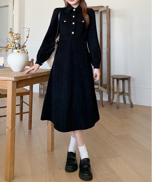 &soiree(アンドソワレ)の「ゴールドボタンスタンドカラーフレアワンピース(ワンピース・レディース・ブラック・LARGE/X-LARGE/MEDIUM)」の1枚目の写真