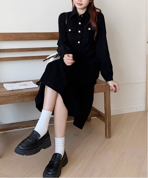 &soiree(アンドソワレ)の「ゴールドボタンスタンドカラーフレアワンピース(ワンピース・レディース・ブラック・LARGE/X-LARGE/MEDIUM)」の2枚目の写真
