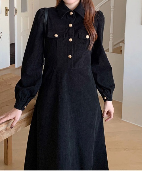 &soiree(アンドソワレ)の「ゴールドボタンスタンドカラーフレアワンピース(ワンピース・レディース・ブラック・LARGE/X-LARGE/MEDIUM)」の4枚目の写真