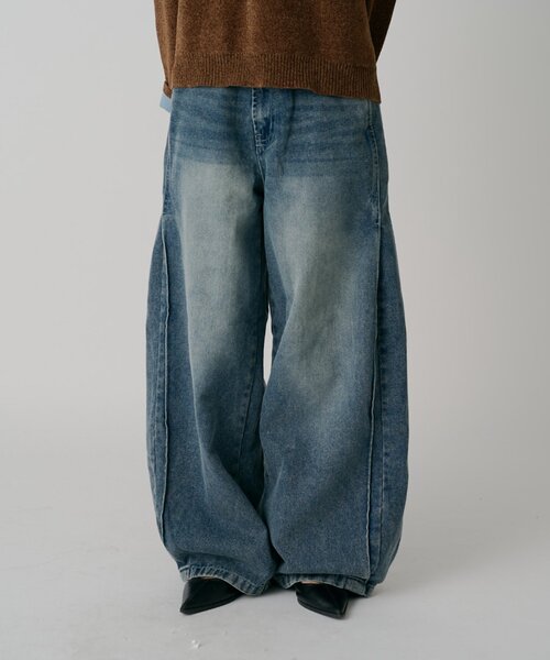 goocy(グーシー)の「サイドタックワイドデニムパンツ(デニムパンツ・レディース・ブルー/ブラック・MEDIUM/SMALL)」の2枚目の写真