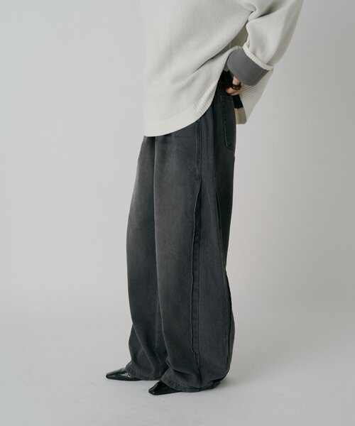 goocy(グーシー)の「サイドタックワイドデニムパンツ(デニムパンツ・レディース・ブルー/ブラック・MEDIUM/SMALL)」の6枚目の写真