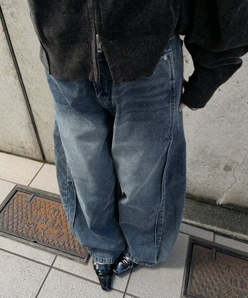 goocy(グーシー)の「サイドタックワイドデニムパンツ(デニムパンツ・レディース・ブルー/ブラック・MEDIUM/SMALL)」の10枚目の写真