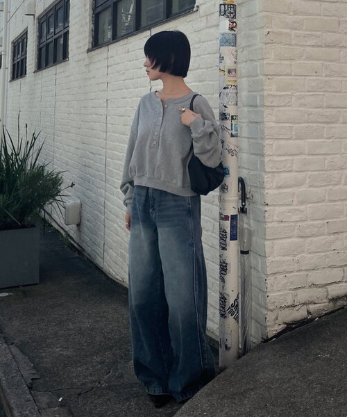 goocy(グーシー)の「サイドタックワイドデニムパンツ(デニムパンツ・レディース・ブルー/ブラック・MEDIUM/SMALL)」の11枚目の写真