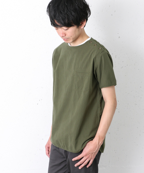 URBAN RESEARCH DOORS MENS(アーバンリサーチ ドアーズ メンズ)の「DOORS Broad Cloth S/S Tee(シャツ/ブラウス・メンズ・カーキ/オフホワイト/ブルー・40/38)」の2枚目の写真