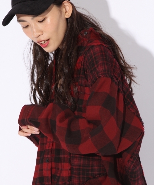 niko and...（ニコアンド）の「20ハギハギビッグシャツ【niko and ...】（シャツ/ブラウス・レディース・レッド/ベージュ/グレー・MEDIUM/LARGE）」の3枚目の写真