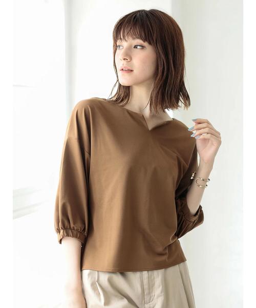 koe（コエ）の「・キーネック袖ボリュームプルオーバー（Tシャツ/カットソー・レディース・オフホワイト/ライトブラウン/カーキ/ネイビー・FREE）」の2枚目の写真