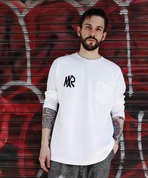 MR.OLIVE(ミスターオリーブ)の「< 直営店限定 > NEW MR EMBLEM / BIG SILHOUETTE POCKET LONGSLEEVE T-SHIRT(Tシャツ/カットソー・メンズ・ブラック/グレー/オフホワイト・SMALL/MEDIUM/LARGE/X-LARGE)」の2枚目の写真