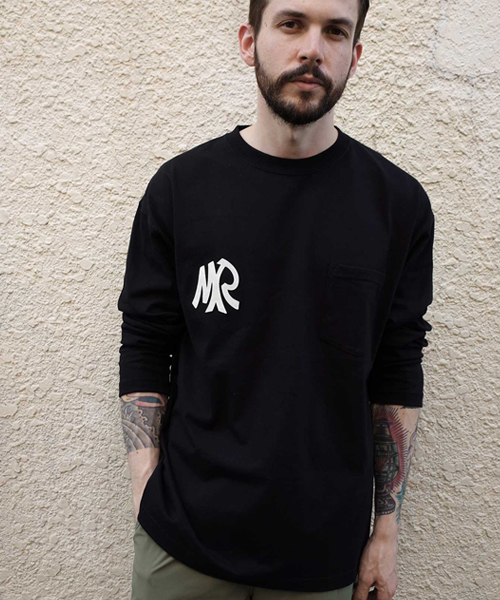 MR.OLIVE(ミスターオリーブ)の「< 直営店限定 > NEW MR EMBLEM / BIG SILHOUETTE POCKET LONGSLEEVE T-SHIRT(Tシャツ/カットソー・メンズ・ブラック/グレー/オフホワイト・SMALL/MEDIUM/LARGE/X-LARGE)」の1枚目の写真