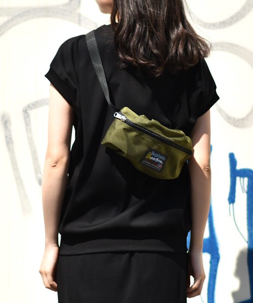 Tough Traveler（タフトラベラー）の「Sunnyside Pack（ボディバッグ/ウエストポーチ・レディース・ブラック/パープル/ネイビー/グレー/レッド/オリーブ/カーキ/イエロー/オレンジ/グリーン/クリア/ホワイト系その他/ブラック系その他/ベージュ系その他/グリーン系その他/バーガンディー/ロイヤルブルー・FREE）」の6枚目の写真