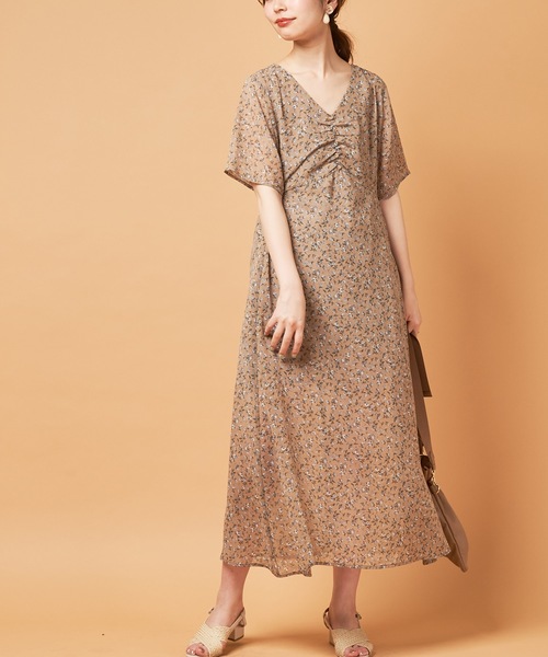 natural couture(ナチュラルクチュール)の「すっきりAラインレトロワンピース(ワンピース・レディース・オフホワイト/ブラック/モカ/ベージュ/グリーン/ネイビー・FREE)」の4枚目の写真
