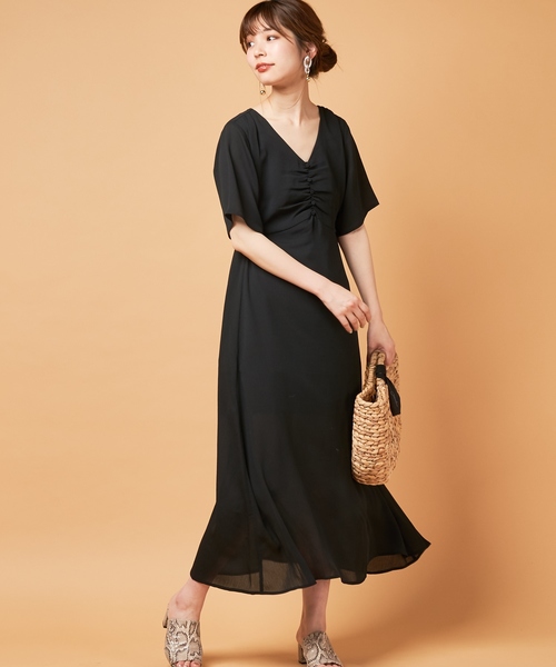 natural couture(ナチュラルクチュール)の「すっきりAラインレトロワンピース(ワンピース・レディース・オフホワイト/ブラック/モカ/ベージュ/グリーン/ネイビー・FREE)」の1枚目の写真