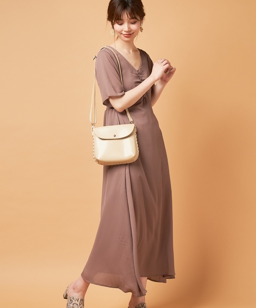 natural couture(ナチュラルクチュール)の「すっきりAラインレトロワンピース(ワンピース・レディース・オフホワイト/ブラック/モカ/ベージュ/グリーン/ネイビー・FREE)」の14枚目の写真