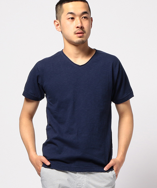BEAMS PLUS(ビームスプラス)の「BEAMS PLUS / V-NECK TEE(Tシャツ/カットソー・メンズ・オフホワイト/ネイビー/ブラック/ピンク・LARGE/SMALL/MEDIUM/X-LARGE)」の3枚目の写真
