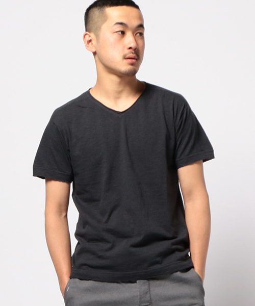 BEAMS PLUS(ビームスプラス)の「BEAMS PLUS / V-NECK TEE(Tシャツ/カットソー・メンズ・オフホワイト/ネイビー/ブラック/ピンク・LARGE/SMALL/MEDIUM/X-LARGE)」の2枚目の写真