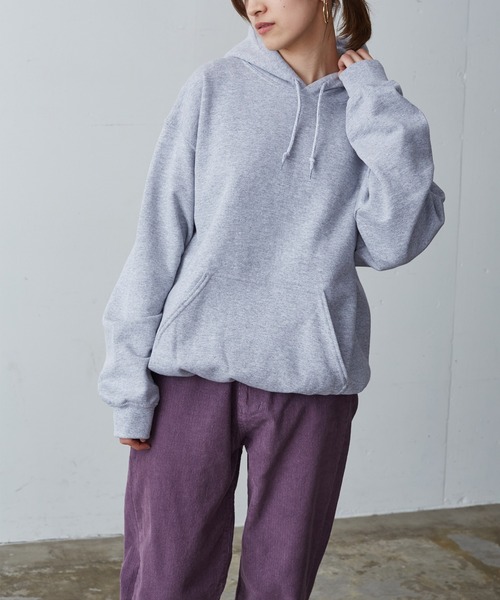 GILDAN(ギルダン)の「GILDANギルダン 裏起毛 スーパービッグシルエットドロップショルダーフードパーカー(パーカー・レディース・ホワイト/チャコールグレー/ブラック/ネイビー/ブラウン/グレー/ゴールド/サンドベージュ/グリーン系その他/マルーン・S/M/L/XL)」の5枚目の写真