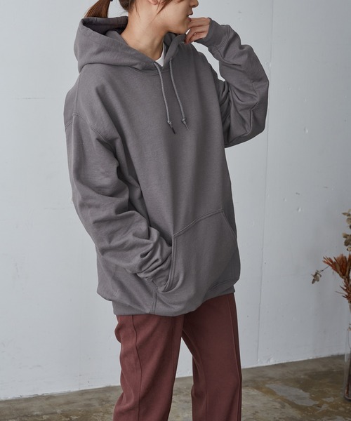 GILDAN(ギルダン)の「GILDANギルダン 裏起毛 スーパービッグシルエットドロップショルダーフードパーカー(パーカー・レディース・ホワイト/チャコールグレー/ブラック/ネイビー/ブラウン/グレー/ゴールド/サンドベージュ/グリーン系その他/マルーン・S/M/L/XL)」の4枚目の写真