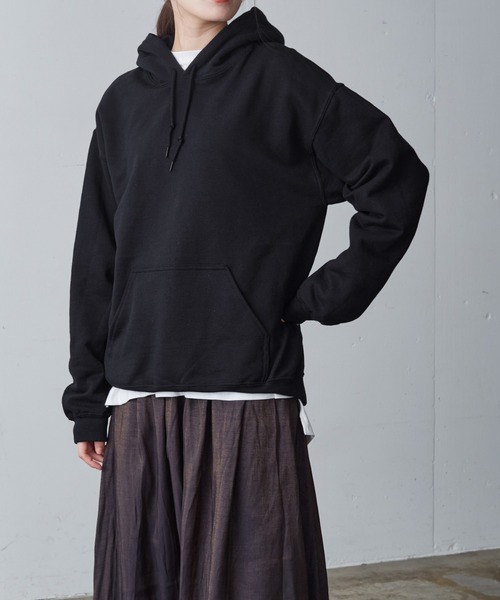 GILDAN(ギルダン)の「GILDANギルダン 裏起毛 スーパービッグシルエットドロップショルダーフードパーカー(パーカー・レディース・ホワイト/チャコールグレー/ブラック/ネイビー/ブラウン/グレー/ゴールド/サンドベージュ/グリーン系その他/マルーン・S/M/L/XL)」の3枚目の写真