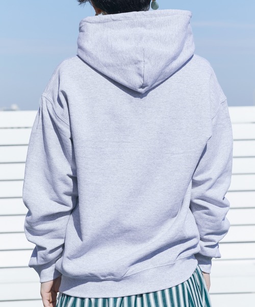 GILDAN(ギルダン)の「GILDANギルダン 裏起毛 スーパービッグシルエットドロップショルダーフードパーカー(パーカー・レディース・ホワイト/チャコールグレー/ブラック/ネイビー/ブラウン/グレー/ゴールド/サンドベージュ/グリーン系その他/マルーン・S/M/L/XL)」の17枚目の写真